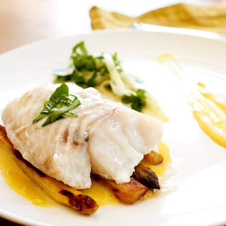 Plat de cabillaud aux asperges cuisiné chez Miam
